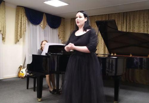 Лениногорск балалар музыка мәктәбендә төрле еллардагы чыгарылыш сыйныф укучылары белән очрашу үтте (фотолар)