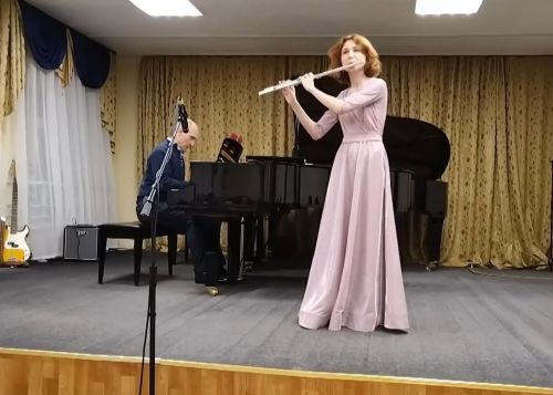 Лениногорск балалар музыка мәктәбендә төрле еллардагы чыгарылыш сыйныф укучылары белән очрашу үтте (фотолар)
