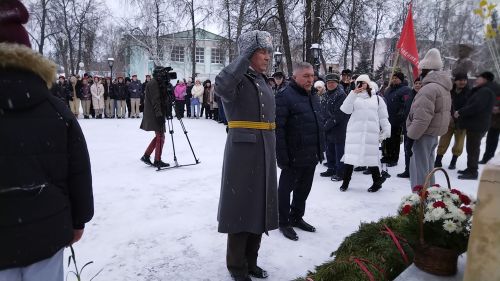Лениногорскида әфганчылар истәлегенә куелган һәйкәл янында митинг үткәрелде (+фотолар)