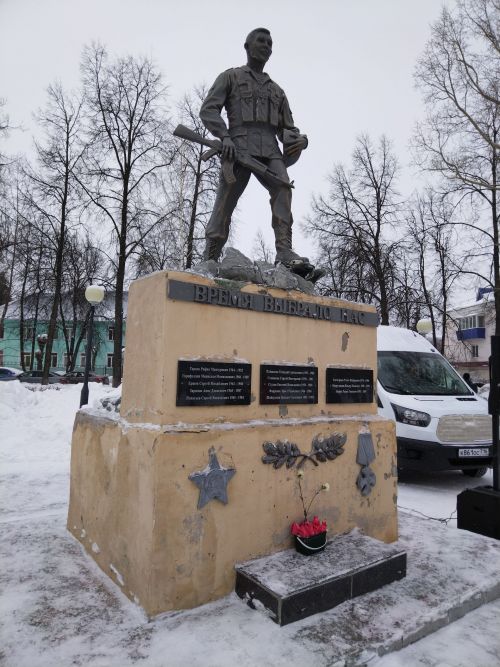 Лениногорскида әфганчылар истәлегенә куелган һәйкәл янында митинг үткәрелде (+фотолар)
