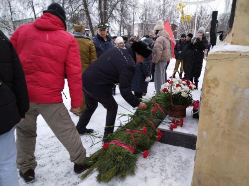 Лениногорскида әфганчылар истәлегенә куелган һәйкәл янында митинг үткәрелде (+фотолар)