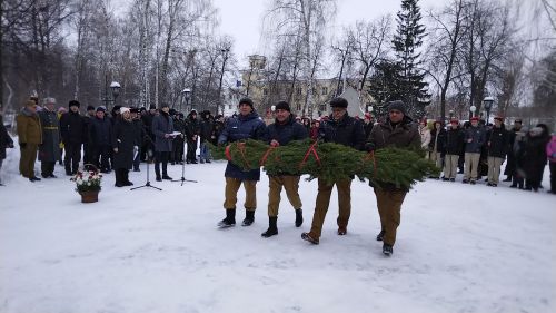 Лениногорскида әфганчылар истәлегенә куелган һәйкәл янында митинг үткәрелде (+фотолар)