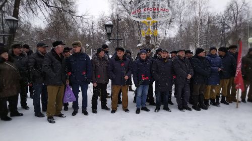 Лениногорскида әфганчылар истәлегенә куелган һәйкәл янында митинг үткәрелде (+фотолар)