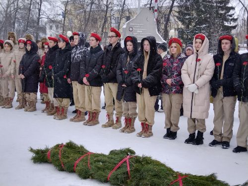 Лениногорскида әфганчылар истәлегенә куелган һәйкәл янында митинг үткәрелде (+фотолар)