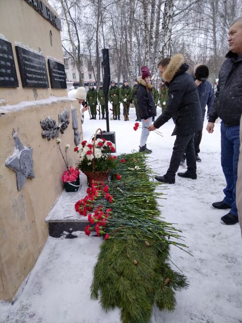 Лениногорскида әфганчылар истәлегенә куелган һәйкәл янында митинг үткәрелде (+фотолар)
