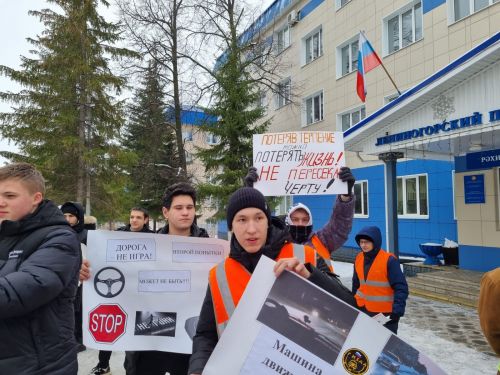 Лениногорскиның политехник колледж студентлары “Безопасный переход” акциясенә кушылды (+фотолар)