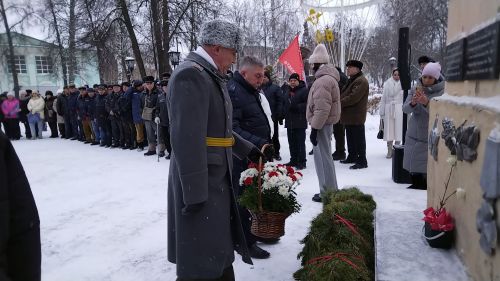 Лениногорскида әфганчылар истәлегенә куелган һәйкәл янында митинг үткәрелде (+фотолар)