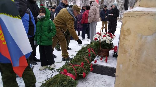 Лениногорскида әфганчылар истәлегенә куелган һәйкәл янында митинг үткәрелде (+фотолар)