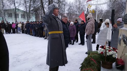 Лениногорскида әфганчылар истәлегенә куелган һәйкәл янында митинг үткәрелде (+фотолар)