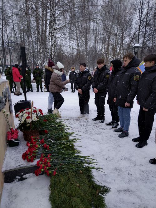 Лениногорскида әфганчылар истәлегенә куелган һәйкәл янында митинг үткәрелде (+фотолар)
