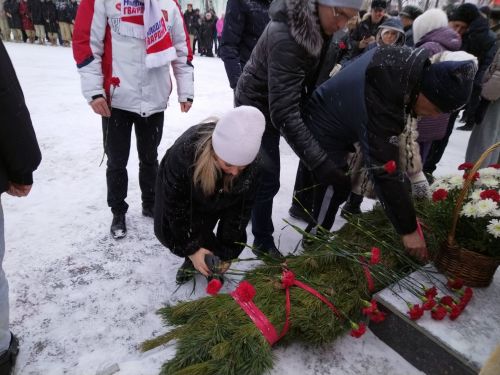 Лениногорскида әфганчылар истәлегенә куелган һәйкәл янында митинг үткәрелде (+фотолар)