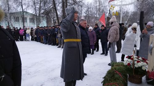 Лениногорскида әфганчылар истәлегенә куелган һәйкәл янында митинг үткәрелде (+фотолар)