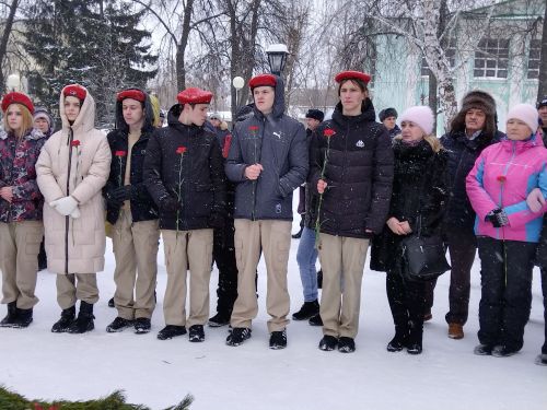 Лениногорскида әфганчылар истәлегенә куелган һәйкәл янында митинг үткәрелде (+фотолар)