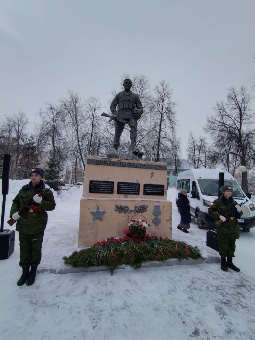 Лениногорскида әфганчылар истәлегенә куелган һәйкәл янында митинг үткәрелде (+фотолар)