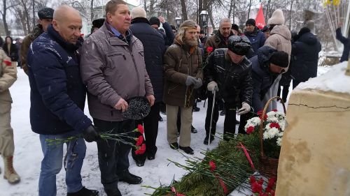 Лениногорскида әфганчылар истәлегенә куелган һәйкәл янында митинг үткәрелде (+фотолар)