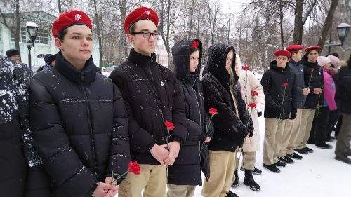 Лениногорскида әфганчылар истәлегенә куелган һәйкәл янында митинг үткәрелде (+фотолар)