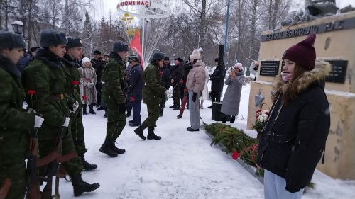 Лениногорскида әфганчылар истәлегенә куелган һәйкәл янында митинг үткәрелде (+фотолар)