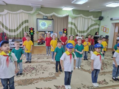 Лениногорскида әти-әниләр “Юл кагыйдәләрен бөтен гаилә белә, мин дә беләм!” бәйгесендә катнашкан (+фотолар)