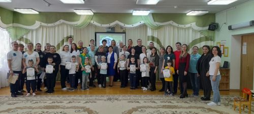Лениногорскида әти-әниләр “Юл кагыйдәләрен бөтен гаилә белә, мин дә беләм!” бәйгесендә катнашкан (+фотолар)