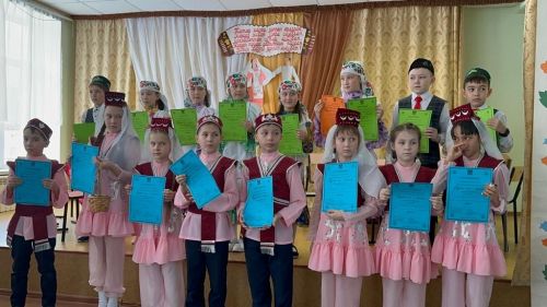 “Сәйләннәр” һәм “Энҗе бөртекләре» әдәби көрәштә ярышты (фотолар)