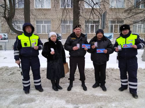 Якынлашып килүче бәйрәм белән, руль артында утыручы ир-егетләр!