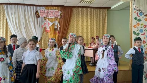 “Сәйләннәр” һәм “Энҗе бөртекләре» әдәби көрәштә ярышты (фотолар)