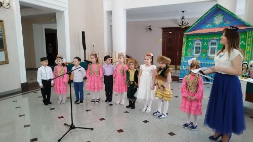 Балаларны берләштергән туган тел бәйрәме (фотолар)