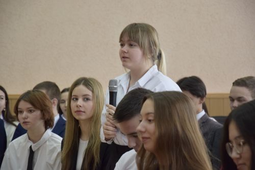 Мәктәп укучыларының район башлыгы Рәгать Хөсәеновка сораулар бирү мөмкинлеге туды