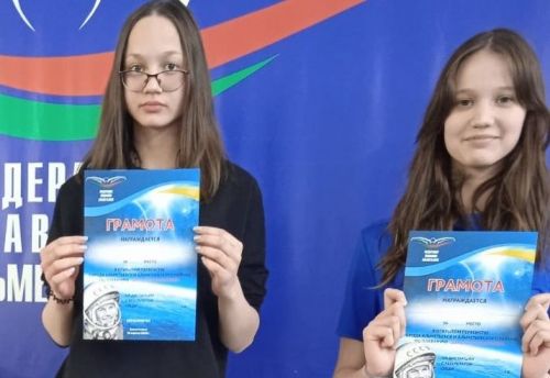 Лениногорскиның йөзүче егет-кызлары сынатмый