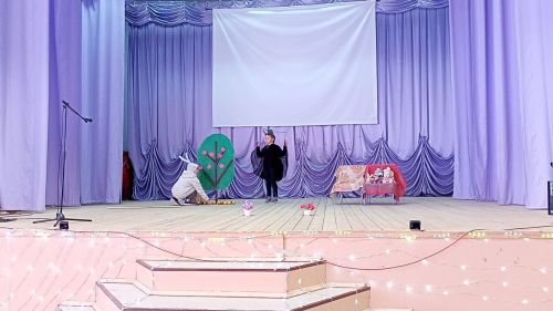 Мәктәп укучылары театр тормышында кайный (бәйгедән фоторепортаж)
