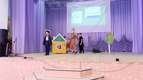 Мәктәп укучылары театр тормышында кайный (бәйгедән фоторепортаж)