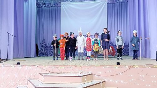 Мәктәп укучылары театр тормышында кайный (бәйгедән фоторепортаж)