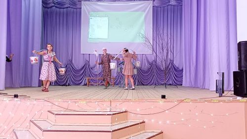 Мәктәп укучылары театр тормышында кайный (бәйгедән фоторепортаж)