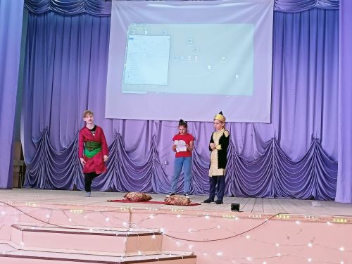 Мәктәп укучылары театр тормышында кайный (бәйгедән фоторепортаж)