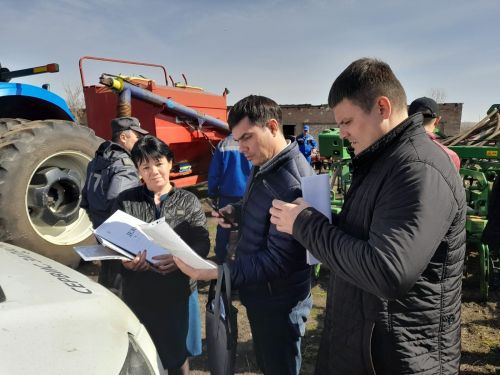 Лениногорск аграрийлары язгы чәчүдә катнашачак техниканы комиссиягә тәкъдим итте