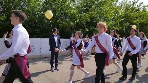 Лениногорскиның 5 нче мәктәбендә соңгы кыңгырау яңгырады (+фотолар)