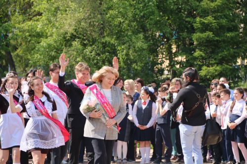 Лениногорск мәктәпләрендә Соңгы кыңгырау бәйрәме (11нче гимназиядән фоторепортаж)
