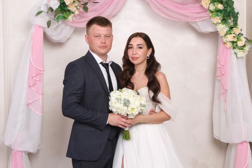 Лениногорскида матур датада 16 пар теркәлгән