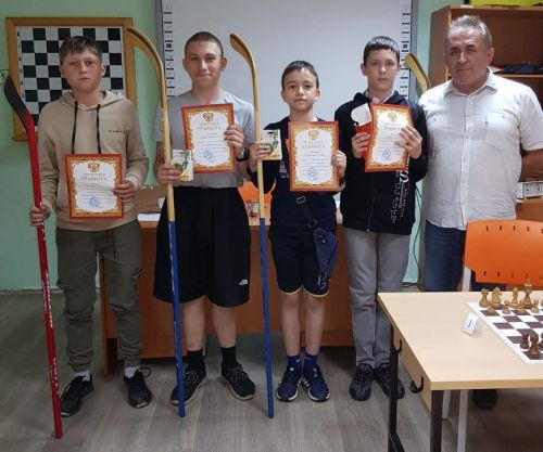Лениногорскида шахмат мәктәбендә Халыкара шахмат көне уңаеннан турнир узды