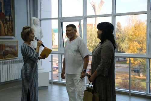 Лениногорск Балалар рәсем сәнгате мәктәбендә рәссам Мөдәррис Минһаҗевның күргәзмәсе ачылды (+фотолар)