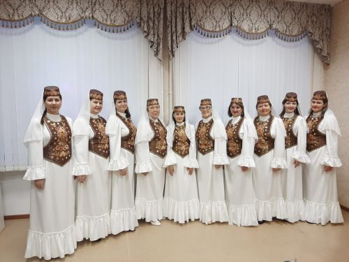 «Ак калфак»лылар яңа күлмәкләрдән 2024 елга керде