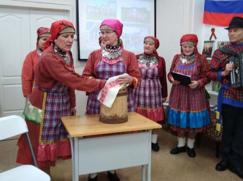 Лениногорск укучылары керәшен халкының йолалары белән танышты, шишәрәдән авыз итте (+фотолар)
