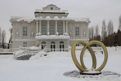 Лениногорск ЗАГС бүлегендә башка өлкәләрдән дә килеп язылышу тантанасы уздырганнар