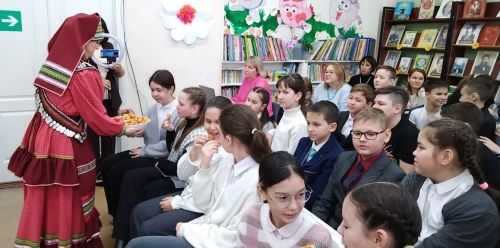Лениногорск укучылары керәшен халкының йолалары белән танышты, шишәрәдән авыз итте (+фотолар)