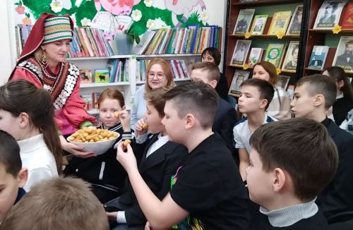 Лениногорск укучылары керәшен халкының йолалары белән танышты, шишәрәдән авыз итте (+фотолар)