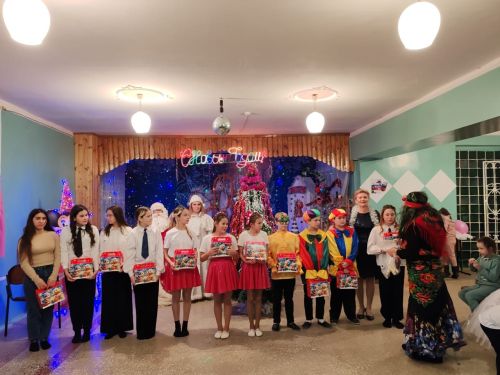 Сарабиккол авылы мәдәният йортында балалар өчен күңелле яңа ел тамашасы үтте