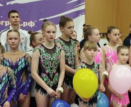 Лениногорскиның акробат кызлары уңышлы чыгыш ясап кайтты