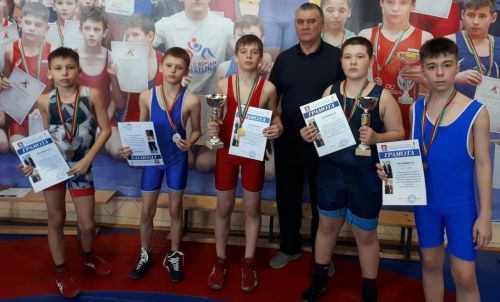 Лениногорск көрәшчеләре алтын медальләр яулады
