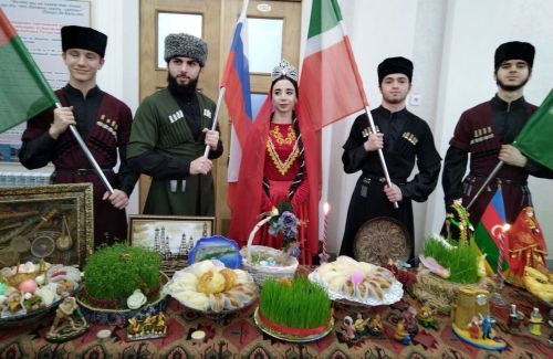 Лениногорск Мәдәният сараенда узган «Нәүрүз» бәйрәменә Мәскәүдән дә кунаклар килде (+фотолар)