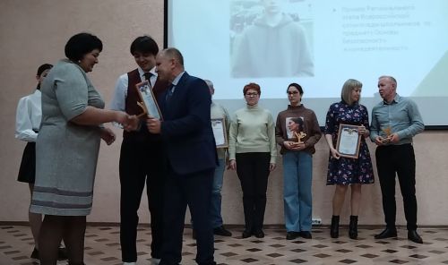 Лениногорскида Бөтенроссия, республика предмет олимпиадаларында җиңүче укучыларны котладылар (+ фотолар)